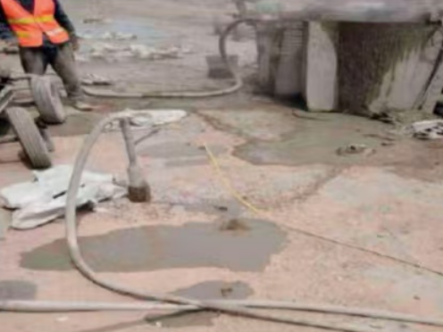 泰安水泥混凝土路面板底注浆技术 路面脱空注浆整治方案