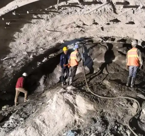 泰安拱顶带模注浆料的施工流程及注意事项